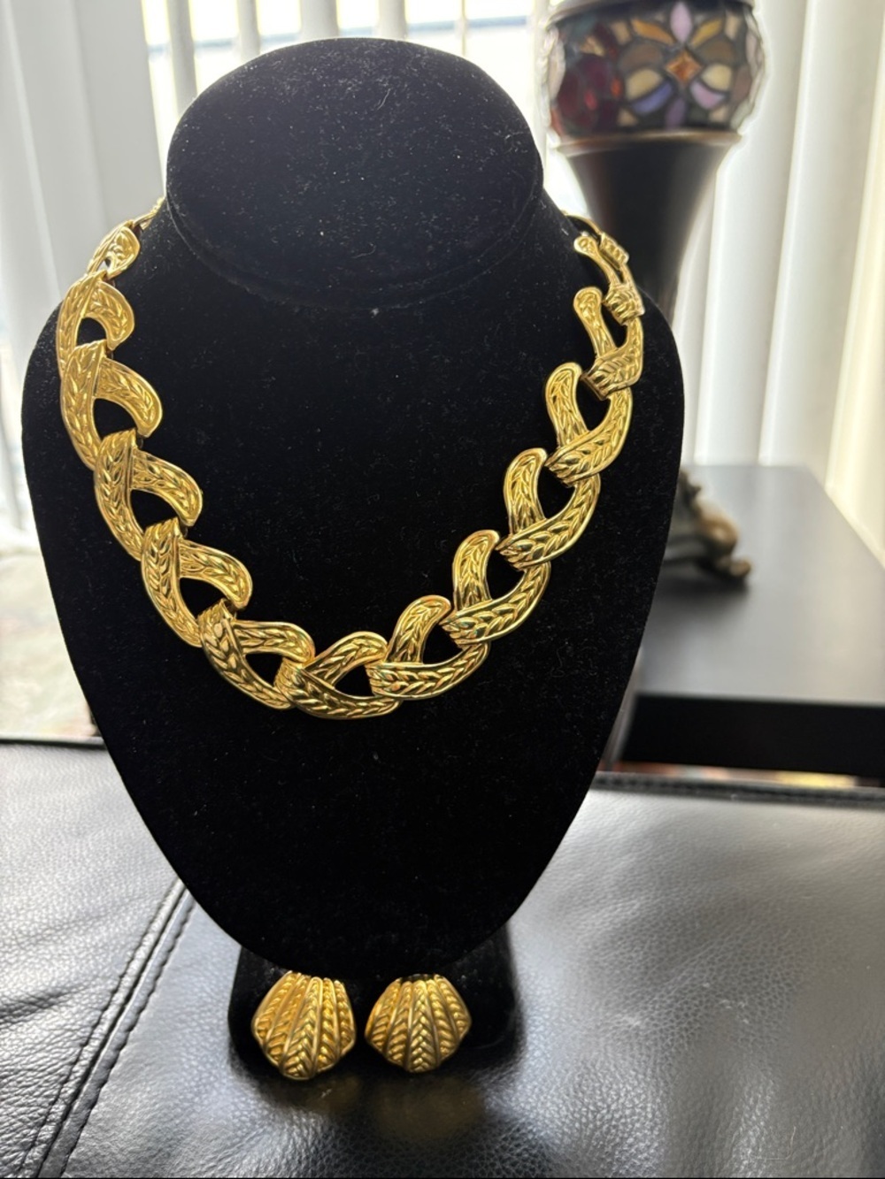 Vintage Bold Gold-Tone Link Necklace and Pierced  Earrings - Picture 10 of 10